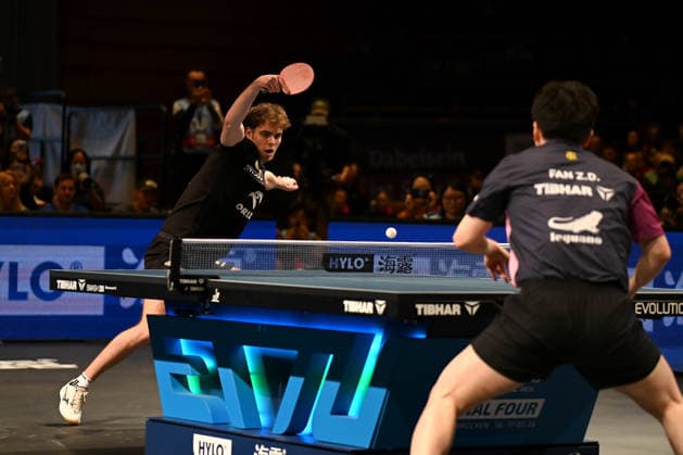 TT CL Hylo Final 4 Halbfinale 1 FC Saarbrücken TT - Bogoria Grodzisk am 16.05.2026 in der Saarlandhalle in Saarbrücken Milosz Redzimski ( Bogoria ), links und Fan Zhendong ( Saarbrücken ), rechts