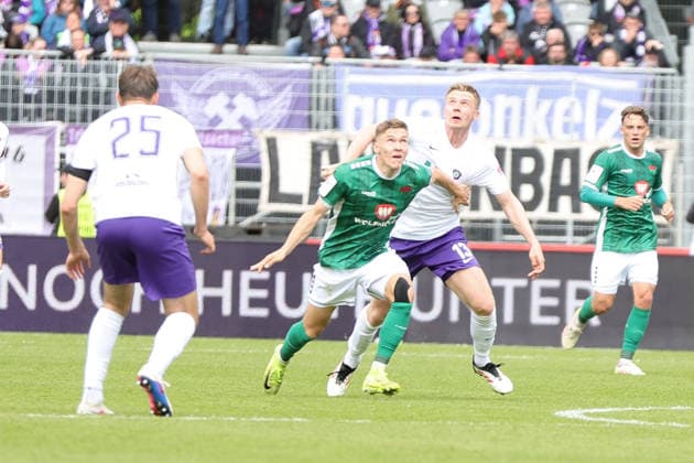 16.05.2026, Fussball, Herren, Dritte Liga, 38. Spieltag 3. Liga Saison 2025 2026: FC Schweinfurt 05 - FC Erzgebirge Aue Von links: Sebastian Müller (FC Schweinfurt 05, 37) gegen Erik Majetschak (Erzgebirge Aue, 13) Schweinfurt Riedel Bau Arena im Sachs-Stadio Bayern Unterfranken Deutschland