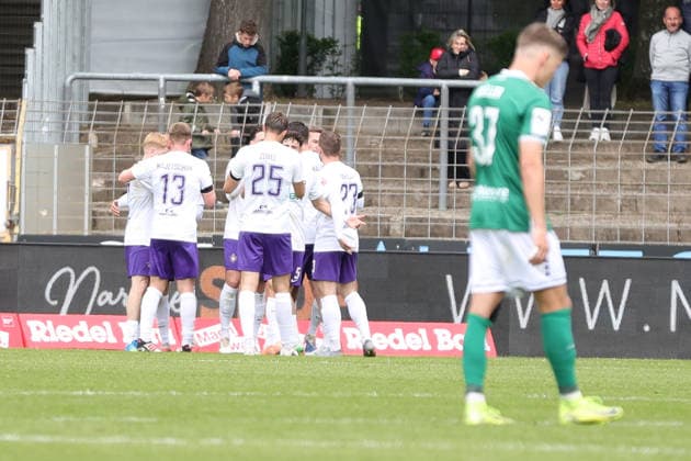 16.05.2026, Fussball, Herren, Dritte Liga, 38. Spieltag 3. Liga Saison 2025 2026: FC Schweinfurt 05 - FC Erzgebirge Aue Aue feiert das Tor zum 2:1 Schweinfurt Riedel Bau Arena im Sachs-Stadio Bayern Unterfranken Deutschland