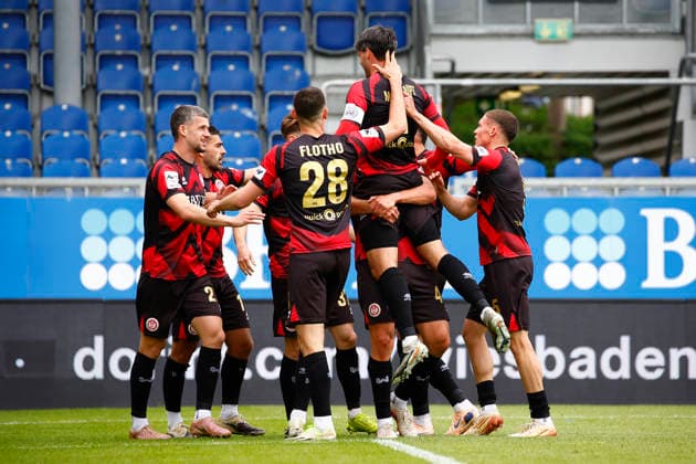 16.05.2026, xavx, Fussball 3.Liga, SV Wehen Wiesbaden - TSG Hoffenheim U23 v.l. Tarik Gözüsirin (SV Wehen Wiesbaden) celebrate the goal, Der Torjubel zum 2:0. Sascha Mockenhaupt (SV Wehen Wiesbaden) (DFL DFB REGULATIONS PROHIBIT ANY USE OF PHOTOGRAPHS as IMAGE SEQUENCES and or QUASI-VIDEO) Wiesbaden