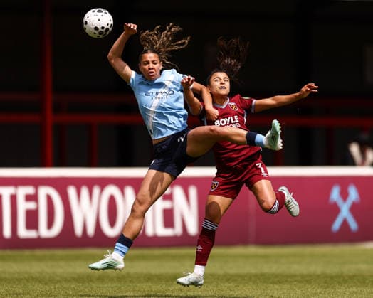 West Ham United v Manchester City WSL 16 May 2026, London - Women s Super League - West Ham United v Manchester City - Iman Beney of Manchester City and Ines Belloumou of West Ham United - Photo: Jacques Feeney Offside. London UK *** West Ham United gegen Manchester City WSL 16. Mai 2026, London Women s Super League West Ham United gegen Manchester City Iman Beney von Manchester City und Ines Belloumou von West Ham United Foto Jacques Feeney Abseits London UK  Copyright: xJacquesxFeeneyx xOffsidexOffside