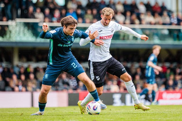 v.l. Tim Danhof (TSV 1860 Muenchen, 02), Michel Julius Stoecker (SC Verl, 24) GER, SC Verl vs. TSV 1860 Muenchen, Fussball, 3. Liga, 38. Spieltag, Spielzeit 2025 2026, 16.05.2026 DFL Regulations prohibit any use of photographers as image sequences and or quasi-video. GER, SC Verl vs. TSV 1860 Muenchen, Fussball, 3. Liga, 38. Spieltag, Spielzeit 2025 2026, 16.05.2026 Verl Copyright: xEibner-Pressefoto JanxRollingerx EP_JSK