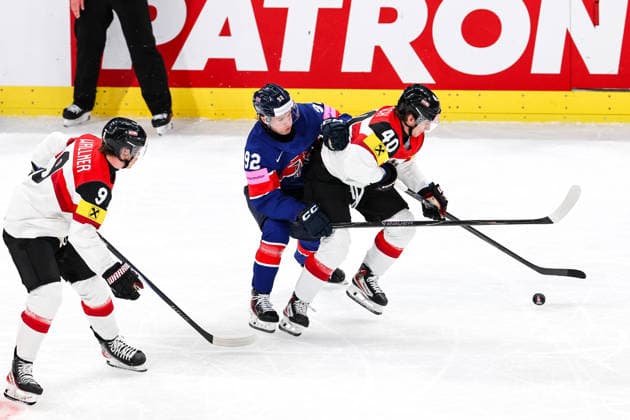 Ice hockey, Eishockey - IIHF WC 2026 ZURICH,SWITZERLAND,16.MAY.26 - ICE HOCKEY - IIHF Ice Hockey World Championship, WM, Weltmeisterschaft 2026, group stage, Austria vs Great Britain. Image shows Leon Wallner (AUT), Josh Waller (GBR) and Tim Harnisch (AUT).  GEPAxpictures xMaticxKlansek
