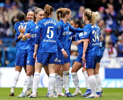 Chelsea Women v Manchester United, ManU Women Barclays Women s Super League Sam Kerr of Chelsea Women celebrates with her teammates after scoring her sides first goal during the Barclays Women s Super League match at Stamford Bridge, London 16 05 2026 UK Newspapers OUT Copyright: xNeilxHolmesx FIL-23442-0018