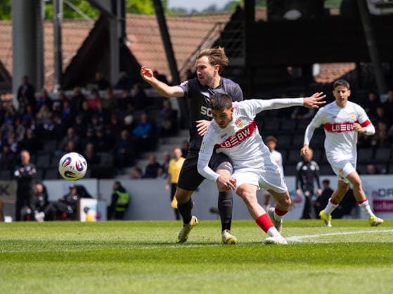 Lars Kehl (VfL Osnabrueck, 18), Samuele Di Benedetto (VfB Stuttgart II, 08) GER, VfB Stuttgart II vs. VfL Osnabrueck, Fussball, 3. Bundesliga, 38. Spieltag, Spielzeit 2025 2026, 16.05.2026 GER, VfB Stuttgart II vs. VfL Osnabrueck, Fussball, 3. Bundesliga, 38. Spieltag, Spielzeit 2025 2026, 16.05.2026 Aspach Copyright: xEibner-Pressefoto CarstenxSchwerx EP_CSG