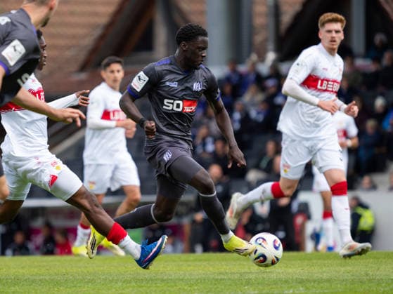 Ismail Badjie (VfL Osnabrueck, 37) am Ball GER, VfB Stuttgart II vs. VfL Osnabrueck, Fussball, 3. Bundesliga, 38. Spieltag, Spielzeit 2025 2026, 16.05.2026 GER, VfB Stuttgart II vs. VfL Osnabrueck, Fussball, 3. Bundesliga, 38. Spieltag, Spielzeit 2025 2026, 16.05.2026 Aspach Copyright: xEibner-Pressefoto CarstenxSchwerx EP_CSG