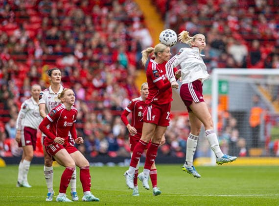Football - FA Women™s Super League - Liverpool FC Women v Arsenal FC Women LIVERPOOL, ENGLAND - Saturday, May 16, 2026: Liverpool s Gemma Bonner (L) challenges for a header with Arsenal s Alessia Russo during the FA Women™s Super League match between Liverpool FC Women and Arsenal FC Women at Anfield. (Photo by David Rawcliffe Propaganda) LIVERPOOL Anfield MERSEYSIDE ENGLAND  Copyright: xPropagandax P2026-05-16-Liverpool_W_Arsenal_W-18