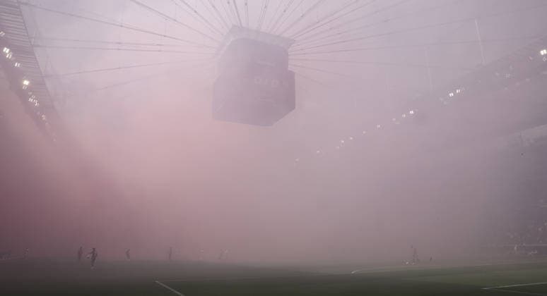 Frankfurt , Fußball Bundesliga Fußball Eintracht Frankfurt vs. VfB Stuttgart , Rauch und Nebel in Frankfurt
