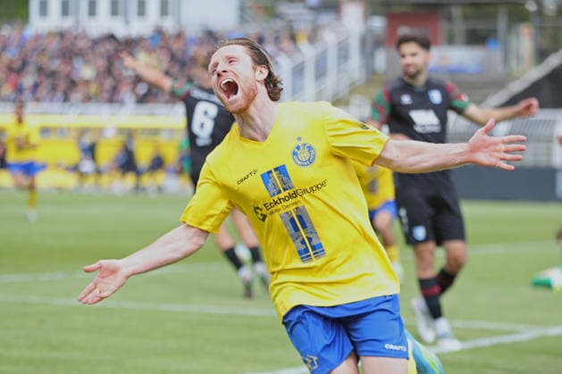 Fußball Regionalliga Nordost: 1. FC Lok Leipzig - 1. FC Magdeburg II; 16.05.2026 Dorian Cevis (22, Lok Leipzig) bejubelt sein Tor zum 4:2. Fußball, Regionalliga Nordost, Saison 2025 2026, 34. Spieltag: 1. FC Lok Leipzig vs. 1. FC Magdeburg II am 16.05.2026 im Bruno-Plache-Stadion, Leipzig. Copyright: xBEAUTIFULxSPORTS JanxKaeferx