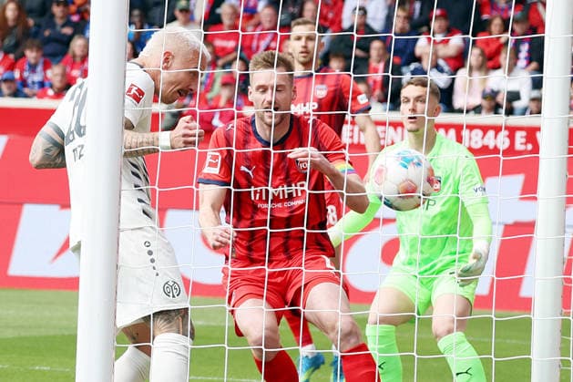 16.05.2026, xrekx, Fussball 1.Bundesliga, 1.FC Heidenheim - FSV Mainz 05 v.l. Kopfball zum 0:1 durch Phillip Tietz (1.FSV Mainz 05) Patrick Mainka (1.FC Heidenheim 1846) Frank Feller (1.FC Heidenheim 1846) (DFL DFB REGULATIONS PROHIBIT ANY USE OF PHOTOGRAPHS as IMAGE SEQUENCES and or QUASI-VIDEO) Heidenheim