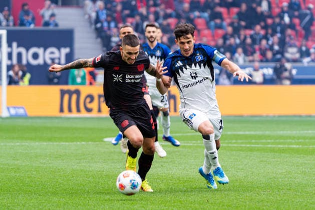 Leverkusen, Deutschland 16. Mai 2026: 1. BL - 2025 2026 - Sp. 34 - Bayer 04 Leverkusen gegen Hamburger SV Im Bild: v. li. im Zweikampf Alejandro Grimaldo (LEV) und Nicolas Capaldo (HSV) DFL DFB regulations prohibit any use of photographs as image sequences and or quasi-video BayArena Nordrhein Westfalen Copyright: xFotostandx xKruczynskix