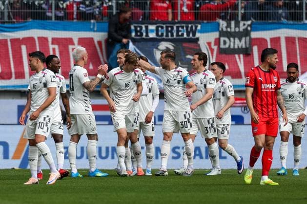 Torjubel der Mannschaft des 1. FSV Mainz 05 nach dem 0:! durch Phillip Tietz 20 (1. FSV Mainz 05), 1. FC Heidenheim vs. 1. FSV Mainz 05, Fussball, Maenner, Bundesliga, DFL, Saison 2025 2026, 34. Spieltag, Rueckrunde, 16.05.2026 DFB regulations prohibit any use of photographs as image sequences and or quasi-video Heidenheim Baden-Wuerttemberg Deutschland
