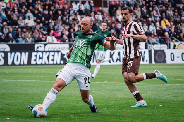 1. Bundesliga: FC St. Pauli vs. VfL Wolfsburg, 16.05.2026 Christian Eriksen (VfL Wolfsburg, 24) am Ball; Fußball, 1. Bundesliga, 34. Spieltag: FC St. Pauli vs. VfL Wolfsburg am 16.05.2026 im Millerntor-Stadion, Hamburg DFL REGULATIONS PROHIBIT ANY USE OF PHOTOGRAPHS AS IMAGE SEQUENCES AND OR QUASI-VIDEO. Copyright: xBEAUTIFULxSPORTS Tonhäuserx