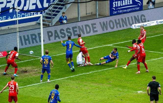 FUSSBALL REGIONALLIGA NORDOST 34. SPIELTAG FC CARL ZEISS JENA - FC ROT WEISS ERFURT ** NUR FÜR REDAKTIONELLE ZWECKE ** EDITORIAL USE ONLY **<p>16 05 2026-Jena: Fussball Regionalliga Nordost 34. Spieltag Saison 2025-2026 Ernst-Abbe-Sportfeld FC Carl Zeiss Jena - FC Rot Weiss Erfurt im Foto: Moritz Fritz 23 (FC Carl Zeiss Jena) erzielt in dieser Szene den Treffer zum 2:0 für Jena ( Deutschland Thueringen Jena Copyright: SaschaxFromm
