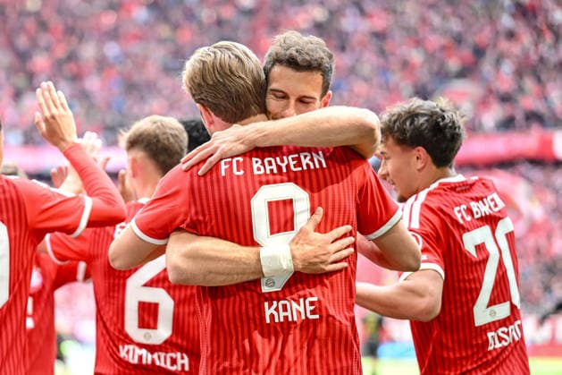 Harry Kane (FC Bayern München) Torjubel, jubelt mit seiner Mannschaft nach treffer zum 1:0 waehrend des spiels der Bundesliga zwischen FC Bayern München und 1. FC Köln, Allianz Arena am 16. May 2026 in München, Deutschland. (Foto von Harry Langer DeFodi Images) +++ Harry Kane (FC Bayern München) celebrates after scoring his team s first goal with teammates during the Bundesliga match between FC Bayern München and 1. FC Köln at Allianz Arena on May 16, 2026 in München, Germany. (Photo by Harry Langer DeFodi Images) DFL regulations prohibit any use of photographs as image sequences and or quasi-video. (Photo by Harry Langer DeFodi Images) DFL regulations prohibit any use of photographs as image sequences and or quasi-video. -
