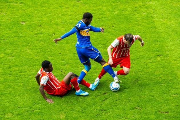 FUSSBALL REGIONALLIGA NORDOST 34. SPIELTAG FC CARL ZEISS JENA - FC ROT WEISS ERFURT ** NUR FÜR REDAKTIONELLE ZWECKE ** EDITORIAL USE ONLY **<p>16 05 2026-Jena: Fussball Regionalliga Nordost 34. Spieltag Saison 2025-2026 Ernst-Abbe-Sportfeld FC Carl Zeiss Jena - FC Rot Weiss Erfurt im Foto: Maxime Aglago Awoudja 6 (FC Rot-Weiß Erfurt) und Laurenz Dehl 29 (FC Rot‘Weiß Erfurt) im Zweikampf mit Malik Talabidi 12 (FC Carl Zeiss Jena) ( Deutschland Thueringen Jena Copyright: SaschaxFromm
