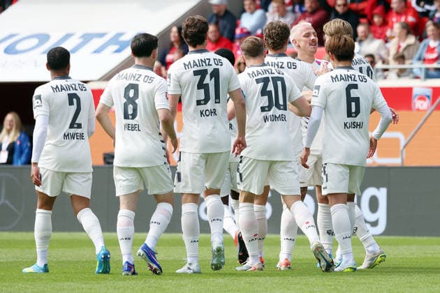 16.05.2026, xrekx, Fussball 1.Bundesliga, 1.FC Heidenheim - FSV Mainz 05 v.l. Torjubel nach dem Tor zum celebrating the goal celebrate 0:1 durch Phillip Tietz (1.FSV Mainz 05) (DFL DFB REGULATIONS PROHIBIT ANY USE OF PHOTOGRAPHS as IMAGE SEQUENCES and or QUASI-VIDEO) Heidenheim