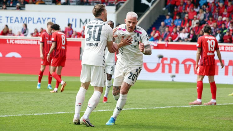 16.05.2026, xrekx, Fussball 1.Bundesliga, 1.FC Heidenheim - FSV Mainz 05 v.l. Torjubel nach dem Tor zum celebrating the goal celebrate 0:1 durch Phillip Tietz (1.FSV Mainz 05) (DFL DFB REGULATIONS PROHIBIT ANY USE OF PHOTOGRAPHS as IMAGE SEQUENCES and or QUASI-VIDEO) Heidenheim