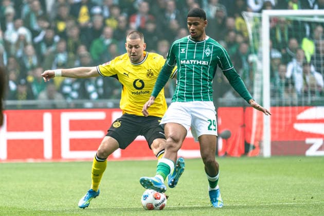 Deutschland: Bundesliga 2025 2026 34. Spieltag, SV Werder Bremen vs. Borussia Dortmund Samstag, 16.05.2026 Weserstadion, Bremen Waldemar Anton (Borussia Dortmund, 3) Salim Musah ( 29) Copyright: xCelinaxLeiersx