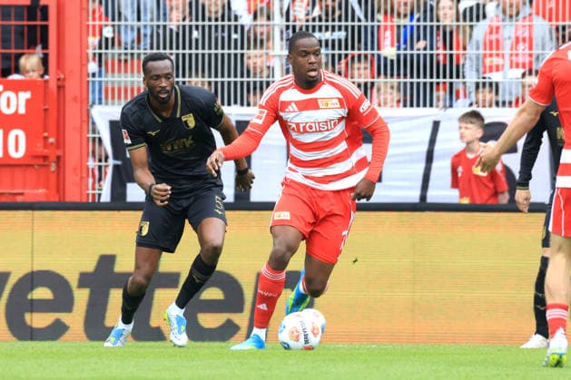 DEU, DFL, 1. FBL, 1.FC Union vs. FC Augsburg, 16.05.2026, Stadion Alte Foersterei, Berlin, DEU, DFL, 1. FBL, 1.FC Union vs. FC Augsburg, im Bild: Ilyas Ansah (1.FC Union Berlin 10), Chrislain Matsima (FC Augsburg 5) DFL - regulations prohibit any use of Photographs as image sequences and or quasi-video