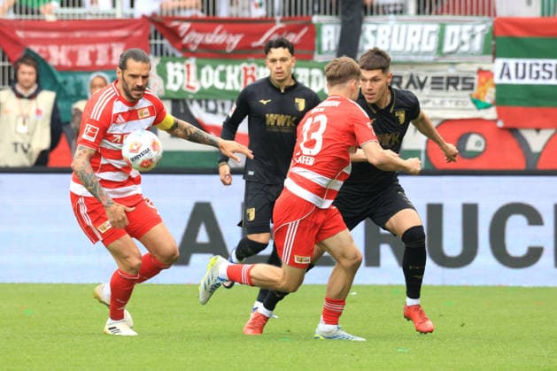 DEU, DFL, 1. FBL, 1.FC Union vs. FC Augsburg, 16.05.2026, Stadion Alte Foersterei, Berlin, DEU, DFL, 1. FBL, 1.FC Union vs. FC Augsburg, im Bild: Christopher Trimmel (1.FC Union Berlin 28), Andras Schaefer (1.FC Union Berlin 13), Merkt Koemuer (FC Augsburg 36), Robin Fellhauer (FC Augsburg 19) DFL - regulations prohibit any use of Photographs as image sequences and or quasi-video