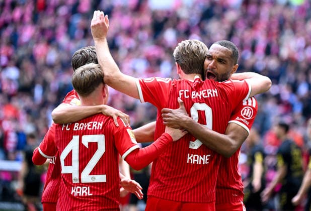 16.05.2026, xemx, Fussball 1.Bundesliga, FC Bayern Muenchen - 1.FC Köln v.l. Harry Kane (FC Bayern Muenchen) Jubel, Torjubel, celebrate the goal, jubelt ueber das Tor zum 2:0 (DFL DFB REGULATIONS PROHIBIT ANY USE OF PHOTOGRAPHS as IMAGE SEQUENCES and or QUASI-VIDEO) Muenchen