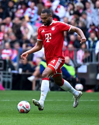 16.05.2026, xemx, Fussball 1.Bundesliga, FC Bayern Muenchen - 1.FC Köln v.l. Jonathan Tah (FC Bayern Muenchen) Aktion, Einzelaktion, Einzelbild, Freisteller, Ganzkoerperaufnahme, ganze Figur (DFL DFB REGULATIONS PROHIBIT ANY USE OF PHOTOGRAPHS as IMAGE SEQUENCES and or QUASI-VIDEO) Muenchen