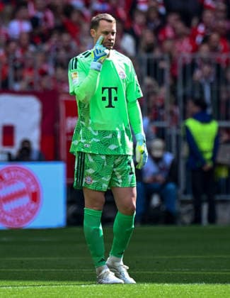 16.05.2026, xemx, Fussball 1.Bundesliga, FC Bayern Muenchen - 1.FC Köln v.l. Manuel Neuer (FC Bayern Muenchen) Aktion, Einzelaktion, Einzelbild, Freisteller, Ganzkoerperaufnahme, ganze Figur (DFL DFB REGULATIONS PROHIBIT ANY USE OF PHOTOGRAPHS as IMAGE SEQUENCES and or QUASI-VIDEO) Muenchen