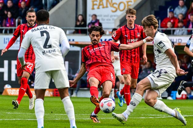 GER, 1. FBL, 1. FC Heidenheim vs 1. FSV Mainz 05 16.05.2026, Voith-Arena, Heidenheim, GER, 1. FBL, 1. FC Heidenheim vs 1. FSV Mainz 05, im Bild Heidenheimer Torchance durch Eren Dinkci (Heidenheim, 8), Kacer Potulski (Mainz, 48)
