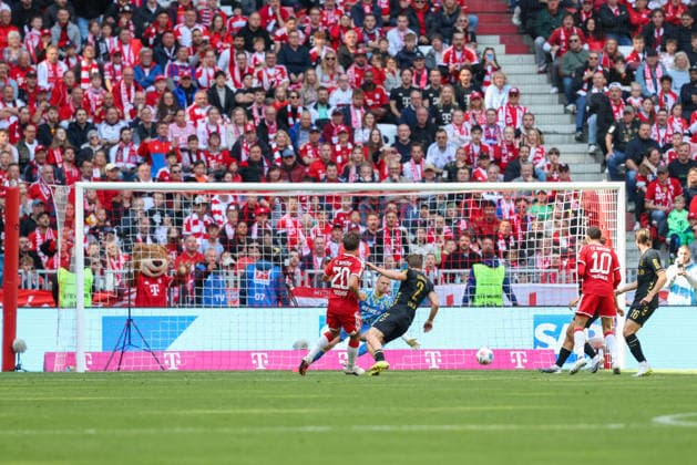 Das Tor zum 3:1 durch Tom Bischof (FC Bayern Muenchen, 20), das 120. Tor des FC Bayern Muenchen in der Saison 2025 26, GER, FC Bayern Muenchen vs. 1. FC Koeln, Fussball, Bundesliga, 34. Spieltag, Saison 2025 2026, 16.05.2026, DFL DFB REGULATIONS PROHIBIT ANY USE OF PHOTOGRAPHS as IMAGE SEQUENCES and or QUASI-VIDEO, GER, FC Bayern Muenchen vs. 1. FC Koeln, Fussball, Bundesliga, 34. Spieltag, Saison 2025 2026, 16.05.2026 Muenchen Copyright: xEibner-Pressefoto JennixMaulx EP_JML
