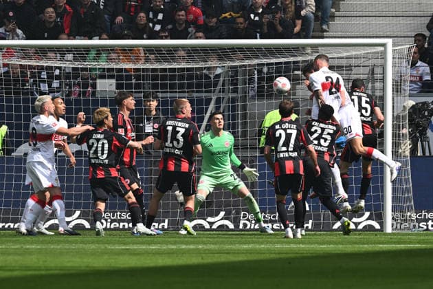 16.05.2026, xsltx, Fussball 1.Bundesliga, Eintracht Frankfurt - VfB Stuttgart v.l. Jose Maria Andres Baixauli (VfB Stuttgart) Chema Torschuetze, erzielt das Tor, Treffer, scores the goal 0:1 Michael Zetterer (Eintracht Frankfurt) (DFL DFB REGULATIONS PROHIBIT ANY USE OF PHOTOGRAPHS as IMAGE SEQUENCES and or QUASI-VIDEO) Frankfurt am Main