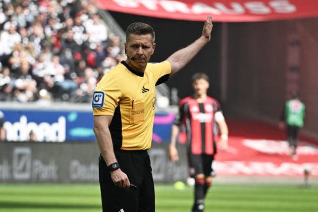 16.05.2026, xsltx, Fussball 1.Bundesliga, Eintracht Frankfurt - VfB Stuttgart v.l. Schiedsrichter Referee Tobias Welz (Wiesbaden) (DFL DFB REGULATIONS PROHIBIT ANY USE OF PHOTOGRAPHS as IMAGE SEQUENCES and or QUASI-VIDEO) Frankfurt am Main