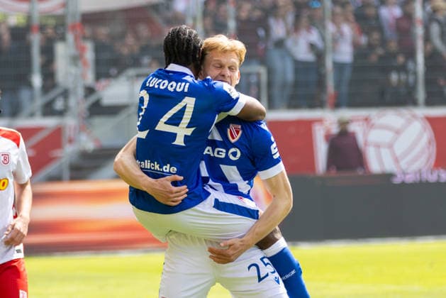 16.05.2026, Fussball, GER, Saison, 3.Liga, Saision 2025 2026, 38. Spieltag, SSV Jahn Regensburg - FC Energie Cottbus Jubel nach dem Schlusspfiff und dem Aufstieg in die zweite Liga bei Energie Cottbus DFL REGULATIONS PROHIBIT ANY USE OF PHOTOGRAPHS AS IMAGE SEQUENCES AND OR QUASI-VIDEO.