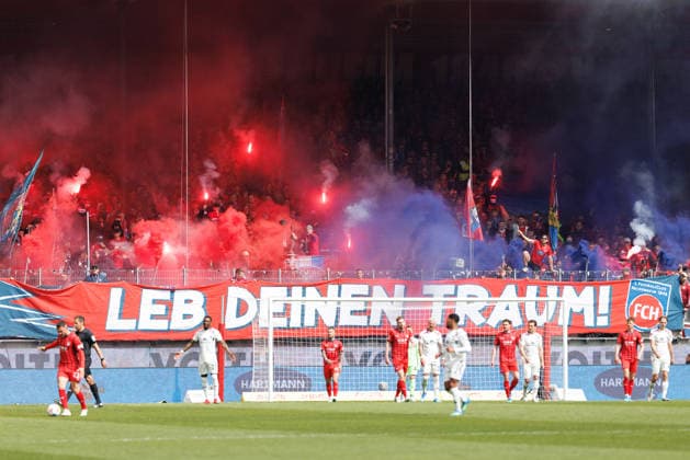 Fans von Team (1.FC Heidenheim) beim Spiel zwischen 1.FC Heidenheim v 1.FSV Mainz 05, Fußball, Herren, Bundesliga, 2025 2026, 34.Spieltag am 16.05.2026 in Heidenheim, Voith-Arena. DFL and DFB regulations prohibit any use of photographs as image sequences and or quasi-video. Baden-Württemberg Deutschland