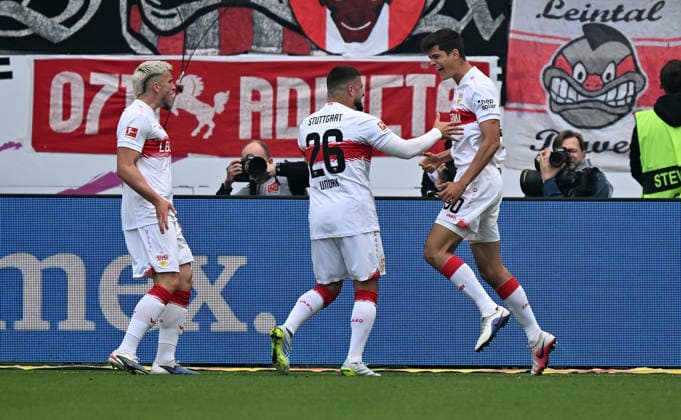 16.05.2026, xfux, Fussball 1.Bundesliga, Eintracht Frankfurt - VfB Stuttgart v.l. Ermedin Demirovic (VfB Stuttgart), Deniz Undav (VfB Stuttgart), Torschuetze Torschütze Chema Andres (VfB Stuttgart) Torjubel, Jubel, Goal celebration, celebrate the goal zum 0:1 jubelnd bejubelt jubelt jubeln Jubel (DFL DFB REGULATIONS PROHIBIT ANY USE OF PHOTOGRAPHS as IMAGE SEQUENCES and or QUASI-VIDEO) Frankfurt am Main
