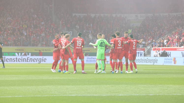 16.05.2026, xrekx, Fussball 1.Bundesliga, 1.FC Heidenheim - FSV Mainz 05 v.l. Teamkreis FC Heidenheim (DFL DFB REGULATIONS PROHIBIT ANY USE OF PHOTOGRAPHS as IMAGE SEQUENCES and or QUASI-VIDEO) Heidenheim