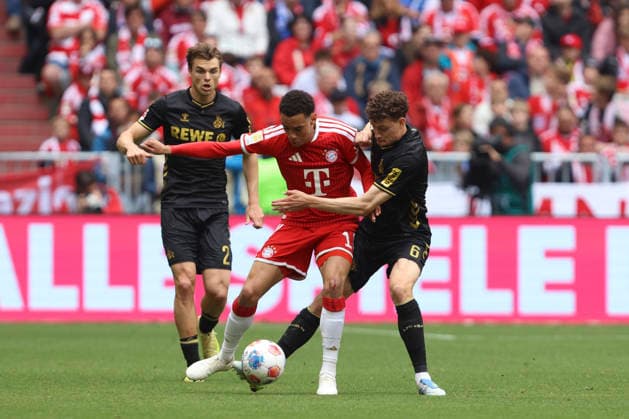 Jamal Musiala (FC Bayern München) und Eric Martel (1. FC Köln) im Zweikampf waehrend des Spiels der Bundesliga zwischen FC Bayern München und 1. FC Köln, Allianz Arena am 16. May 2026 in München, Deutschland. (Foto von Oliver Kaelke DeFodi Images) +++ Jamal Musiala (FC Bayern München) und Eric Martel (1. FC Köln) battle for the ball during the Bundesliga match between FC Bayern München and 1. FC Köln at Allianz Arena on May 16, 2026 in München, Germany. (Photo by Oliver Kaelke DeFodi Images) DFL regulations prohibit any use of photographs as image sequences and or quasi-video. (Photo by Oliver Kaelke DeFodi Images) -