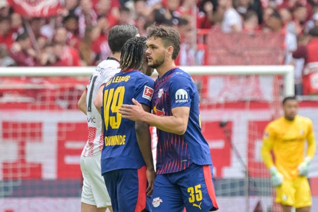 Yan Diomande (RB Leipzig, 49), Max Finkgraefe (RB Leipzig, 35) jubeln nach dem Tor zum 2:1 durch Forzan Assan Ouedraogo (RB Leipzig, 20) GER, SC Freiburg - RB Leipzig, Fussball, Bundesliga, 34. Spieltag, Saison 2025 2026, 16.05.2026 DFL DFB REGULATIONS PROHIBIT ANY USE OF PHOTOGRAPHS AS IMAGE SEQUENCES AND OR QUASI-VIDEO GER, SC Freiburg - RB Leipzig, Fussball, Bundesliga, 34. Spieltag, Saison 2025 2026, 16.05.2026 Freiburg Copyright: xEibner-Pressefoto ThomasxHessx EP_THS