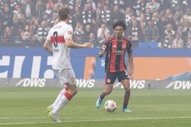 1. Fussball Bundesliga: Eintracht Frankfurt - VfB Stuttgart, 16.05.2026 Jean Bahoya (Eintracht Frankfurt 19) & Ramon Hendriks (VfB Stuttgart 3) im Zweikampf um den Ball, Eintracht Frankfurt - VfB Stuttgart, Frankfurt, Deutsche Bank Park, 16.5.2026 Copyright: xBEAUTIFULxSPORTS Gawlikx