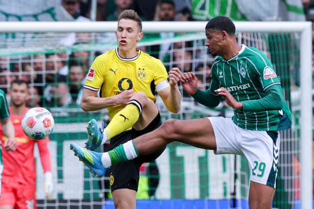 Nico Schlotterbeck (Borussia Dortmund) und Salim Musah (Werder Bremen) kaempfen um den Ball, Bundesliga, SV Werder Bremen v Borussia Dortmund, Weserstadion am 16. May 2026 in Bremen, Deutschland. (Foto von Marco Steinbrenner DeFodi Images) Nico Schlotterbeck (Borussia Dortmund) und Salim Musah (Werder Bremen) battle for the ball, Bundesliga, SV Werder Bremen v Borussia Dortmund, Weserstadion, May 16, 2026 in Bremen, Germany. (Photo by Marco Steinbrenner DeFodi Images) DFL regulations prohibit any use of photographs as image sequences and or quasi-video. -