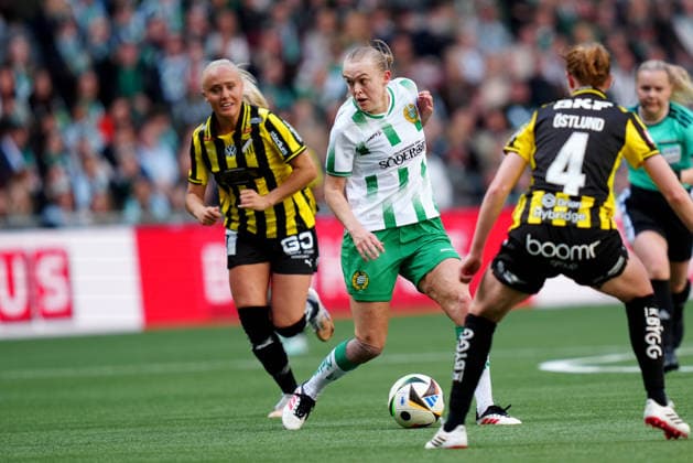 STOCKHOLM, SVERIGE 20260516 Hammarbys Elin Ahgren Sorum mellan Häckens Alva Selerud och Emma Östlund under lördagens finalmatch i Svenska cupen mellan Hammarby IF och BK Häcken FF pa 3Arena. STOCKHOLM SVERIGE x10658x