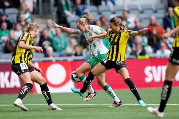 STOCKHOLM, SVERIGE 20260516 Hammarbys Elin Ahgren Sorum mellan Häckens Stine Sandbech och Aivi Luik under lördagens finalmatch i Svenska cupen mellan Hammarby IF och BK Häcken FF pa 3Arena. STOCKHOLM SVERIGE x10658x