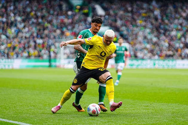 Cameron Puertas (SV Werder Bremen, 18), Julian Ryerson (Borussia Dortmund, 26) GER, SV Werder Bremen vs. Borussia Dortmund, Fussball, Bundesliga, Spieltag 30, Spielzeit 2025 2026, 16.05.2026 DFL REGULATIONS PROHIBIT ANY USE OF PHOTOGRAPHS AS IMAGE SEQUENCES AND OR QUASI-VIDEO GER, SV Werder Bremen vs. Borussia Dortmund, Fussball, Bundesliga, Spieltag 30, Spielzeit 2025 2026, 16.05.2026 Bremen Copyright: xEibner-Pressefoto MarcelxvonxFehrnx EP_MFN