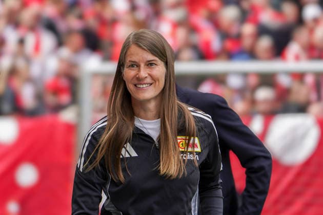 Deutschland: Bundesliga 2025 2026, 34. Spieltag - 1. FC Union Berlin vs FC Augsburg - An der Alten Försterei (Berlin): Portraitfoto, Portrait, Einzelaufnahme, Porträt Marie-Louise Eta (Trainer 1. FC Union Berlin) Mimik, Gesichtsausdruck, Emotion Berlin Copyright: xAymanxAlahmedx