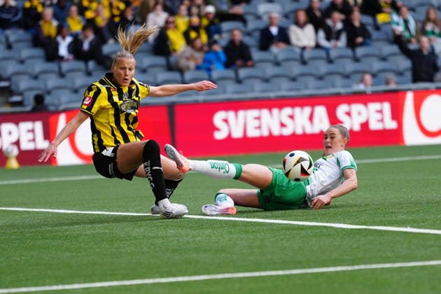 STOCKHOLM, SVERIGE 20260516 Häckens Stine Sandbech stoppar Hammarbys Svea Rehnberg under lördagens finalmatch i Svenska cupen mellan Hammarby IF och BK Häcken FF pa 3Arena. STOCKHOLM SVERIGE x10658x