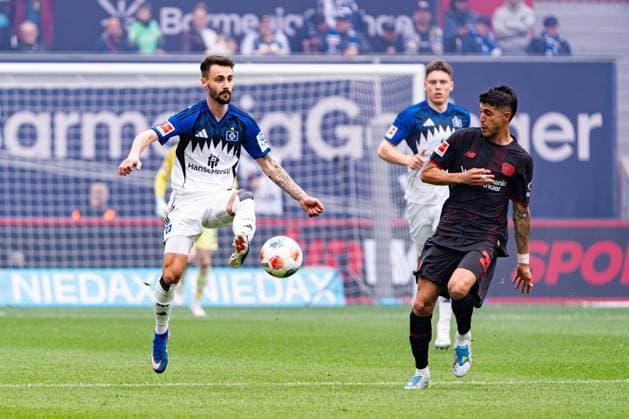 Leverkusen, Deutschland 16. Mai 2026: 1. BL - 2025 2026 - Sp. 34 - Bayer 04 Leverkusen gegen Hamburger SV Im Bild: v. li. im Zweikampf Fabio Vieira (HSV) und Exequiel Palacios (LEV) DFL DFB regulations prohibit any use of photographs as image sequences and or quasi-video BayArena Nordrhein Westfalen Copyright: xFotostandx xKruczynskix