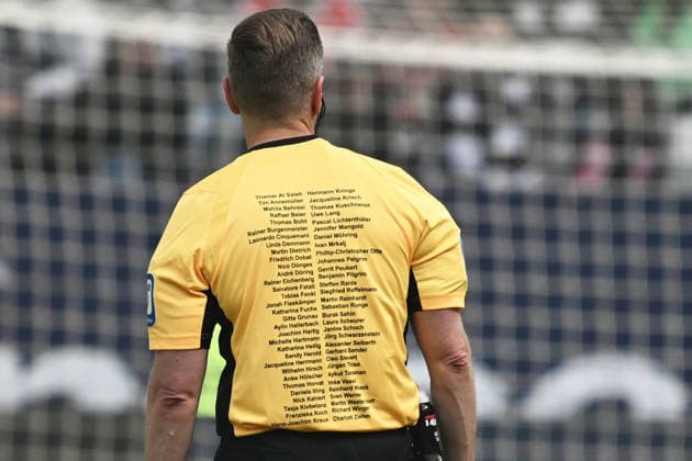 16.05.2026, xsltx, Fussball 1.Bundesliga, Eintracht Frankfurt - VfB Stuttgart v.l. Schiedsrichter Referee Tobias Welz (Wiesbaden) (DFL DFB REGULATIONS PROHIBIT ANY USE OF PHOTOGRAPHS as IMAGE SEQUENCES and or QUASI-VIDEO) Frankfurt am Main *** 16 05 2026, xsltx, Soccer 1 Bundesliga, Eintracht Frankfurt VfB Stuttgart v l Referee Referee Tobias Welz Wiesbaden DFL DFB REGULATIONS PROHIBIT ANY USE OF PHOTOGRAPHS as IMAGE SEQUENCES and or QUASI VIDEO Frankfurt am Main