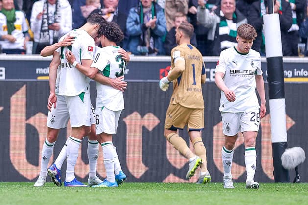 16.05.2026, Fußball, Borussia Mönchengladbach - TSG 1899 Hoffenheim, 1. Fußball Bundesliga, 34.Spieltag, Borussia-Park, Saison 2025 2026: Torjubel nach dem Tor zum 2:0 durch Torschütze Haris Tabakovic (Borussia Mönchengladbach 15) zusammen mit DFB regulations prohibit any use of photographs as image sequences and or quasi-video. Nordrhein-Westfalen Deutschland