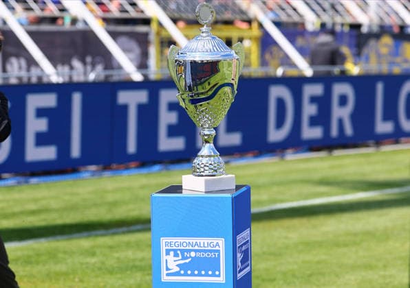Lok Leipzig - Magdeburg II. Regionalliga Nordost Leipzig, 16.05.2026, Bruno-Plache-Stadion, Fussball, Regionalliga NO , 1. FC LOK LEIPZIG vs. 1. FC MAGDEBURG II. , Im Bild: NOFV Meister-Trophäe Pokal ,
