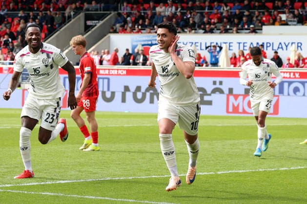 16.05.2026, xrekx, Fussball 1.Bundesliga, 1.FC Heidenheim - FSV Mainz 05 v.l. Torjubel nach dem Tor zum celebrating the goal celebrate 0:2 durch Nadiem Amiri (1.FSV Mainz 05) (DFL DFB REGULATIONS PROHIBIT ANY USE OF PHOTOGRAPHS as IMAGE SEQUENCES and or QUASI-VIDEO) Heidenheim